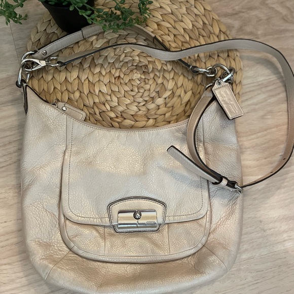 COACH Kristin pebbled leather purse - Picture 2 of 11